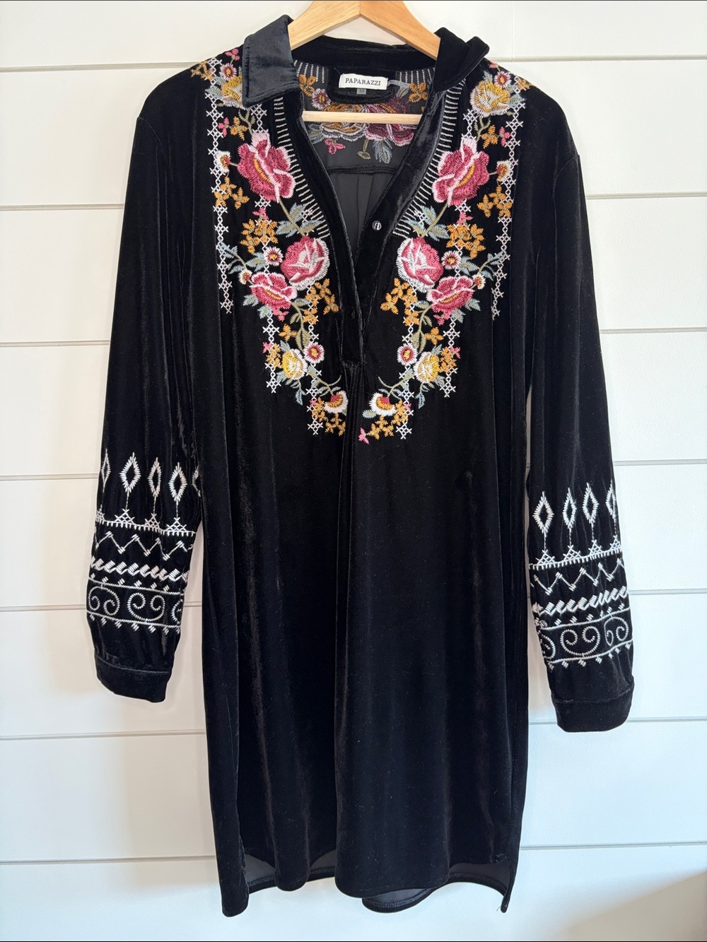 Paparazzi Black Velvet Long-Sleeve Floral Embroidery Dress NEW Size Medium
